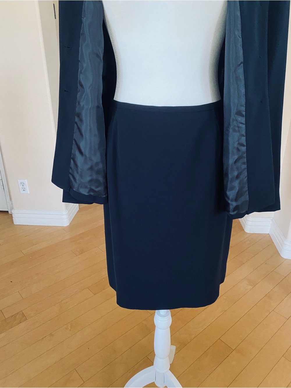 Kasper Navy Blue Classic Women's Blazer with Matching Skirt - Picture 6 of 10